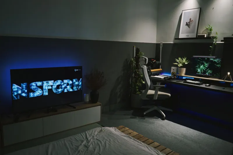 The People's Glow: How Cheap LEDs and Smart Bulbs Are Turning Regular Homes Into Light Art Galleries