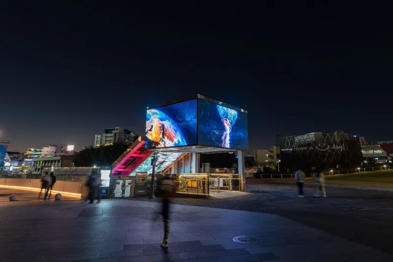 Always Moving, Always Glowing: How Kinetic Light Artists Are Reinventing Public Space