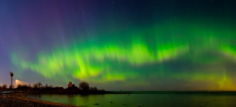 The Sky Is the Canvas: Finding the Northern Lights Right Here in the Continental US