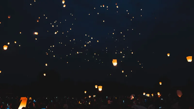 Let It Glow: The Rise of Sky Lantern and Floating Light Festivals Across America